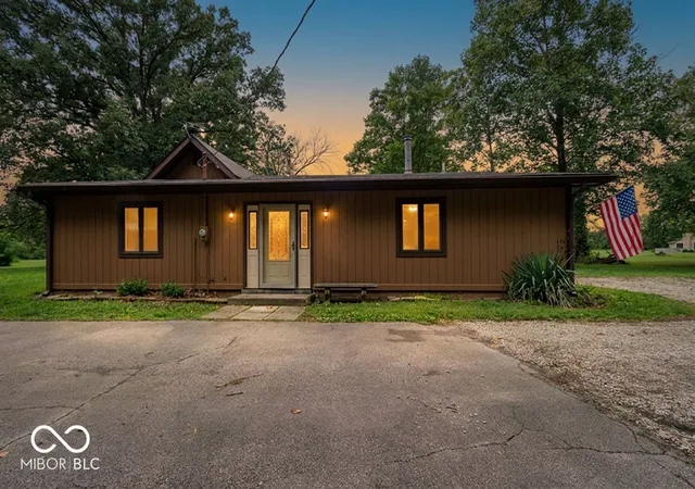 Photo 4 of Single family home for sale at 6741 Camby Rd, Indianapolis, IN 46221 | MLS# 22116785 | Listing updated on 2026-09-30