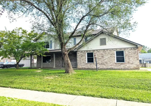 Photo 1 of Single family home for sale at 10663 Blue Flax Ct, Noblesville, IN 46060 | MLS# 22116787 | Listing updated on 2026-09-30