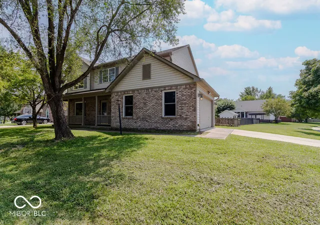 Photo 2 of Single family home for sale at 10663 Blue Flax Ct, Noblesville, IN 46060 | MLS# 22116787 | Listing updated on 2026-09-30