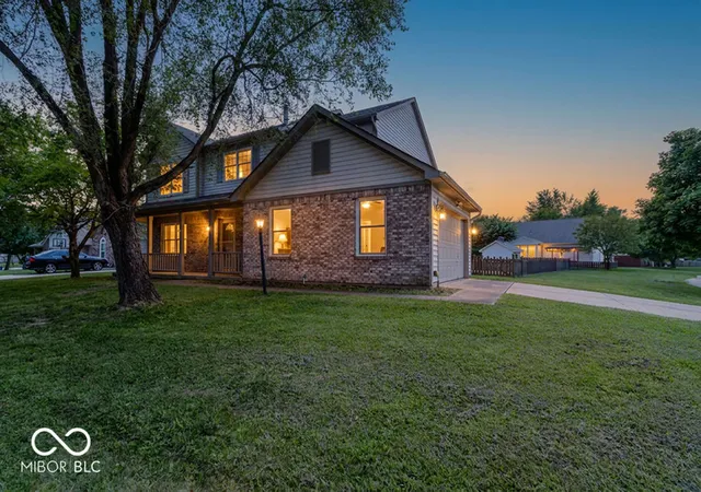 Photo 3 of Single family home for sale at 10663 Blue Flax Ct, Noblesville, IN 46060 | MLS# 22116787 | Listing updated on 2026-09-30