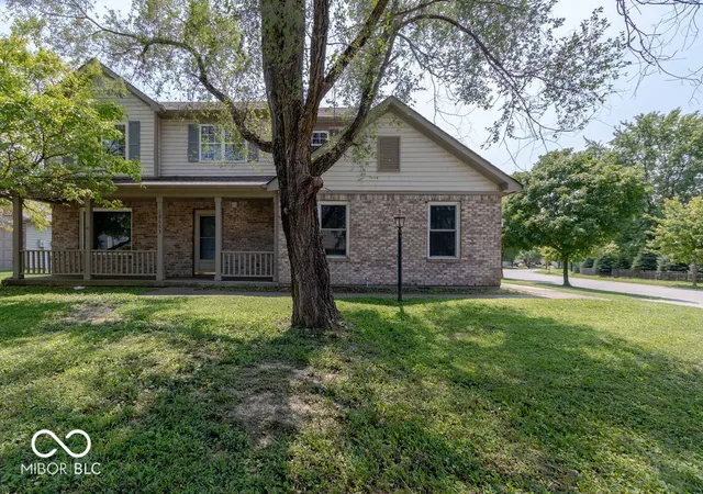 Photo 3 of Single family home for sale at 10663 Blue Flax Ct, Noblesville, IN 46060 | MLS# 22116787 | Listing updated on 2026-09-30