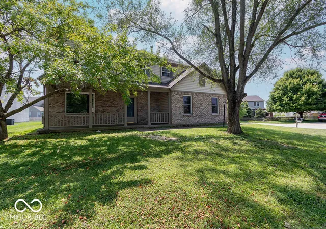 Photo 4 of Single family home for sale at 10663 Blue Flax Ct, Noblesville, IN 46060 | MLS# 22116787 | Listing updated on 2026-09-30