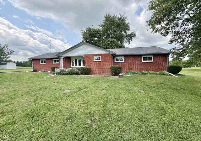 1st image of 9221 S County Road 200 E, Muncie, IN 47302 | MLS# 22116789