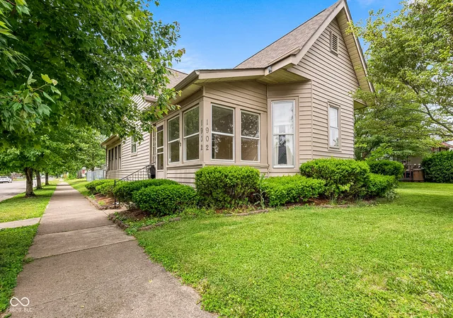 Photo 1 of Sale Pending at 1902 Gilmore St, Columbus, IN 47201 | MLS# 22116809 | Listing updated on 2026-09-18