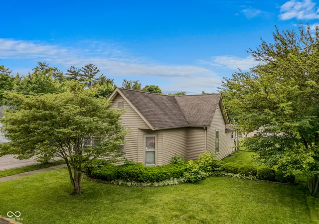 Photo 2 of Sale Pending at 1902 Gilmore St, Columbus, IN 47201 | MLS# 22116809 | Listing updated on 2026-09-18