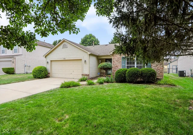 3rd image of 8546 Smithfield Ln, Indianapolis, IN 46237 | MLS# 22116825
