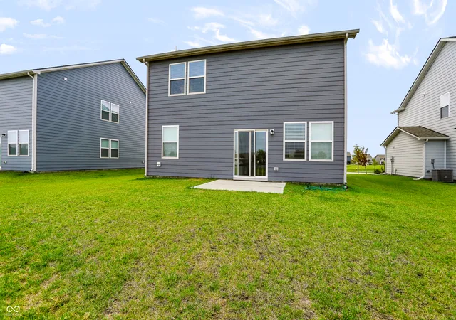 Photo 4 of Single family home for sale at 1240 Patens Dr, Greenwood, IN 46143 | MLS# 22116843 | Listing updated on 2026-09-01
