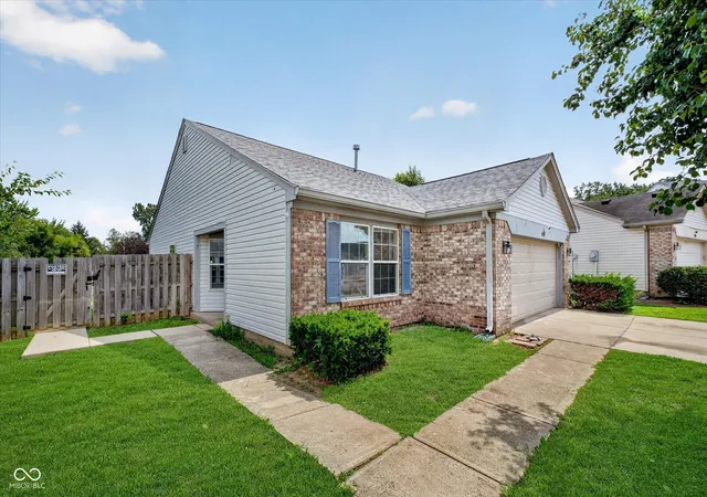 2nd image of 10960 Bellflower Ct, Indianapolis, IN 46235 | MLS# 22116848