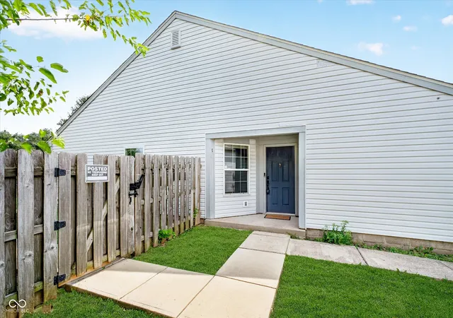 3rd image of 10960 Bellflower Ct, Indianapolis, IN 46235 | MLS# 22116848