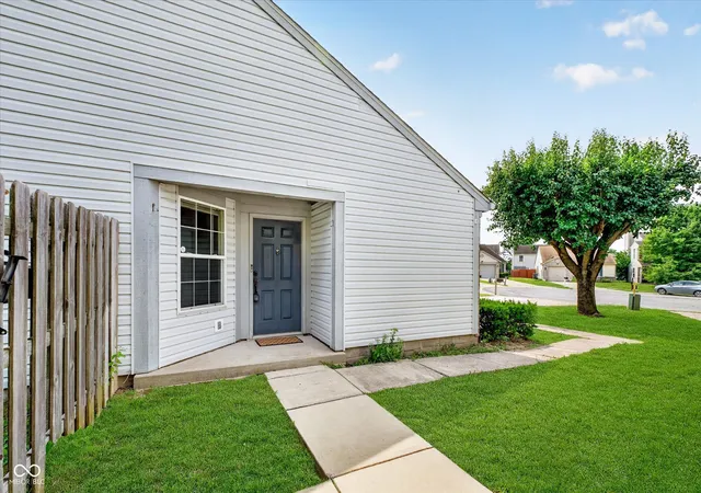 4th image of 10960 Bellflower Ct, Indianapolis, IN 46235 | MLS# 22116848