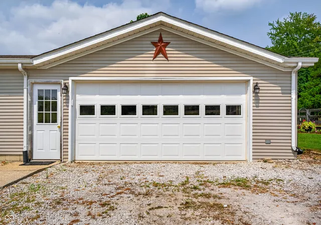 Photo 4 of Single family home for sale at 2248 W State Rd 58, Seymour, IN 47274 | MLS# 22116856 | Listing updated on 2026-08-25