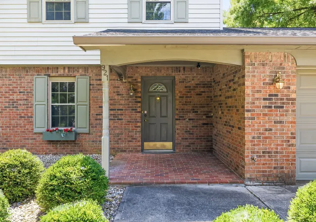 2nd image of 921 Front Royal Dr, Indianapolis, IN 46227 | MLS# 22116861