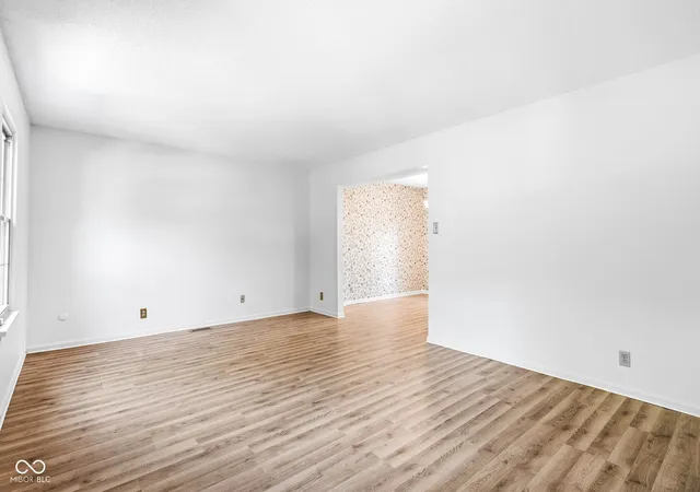 4th image of 921 Front Royal Dr, Indianapolis, IN 46227 | MLS# 22116861