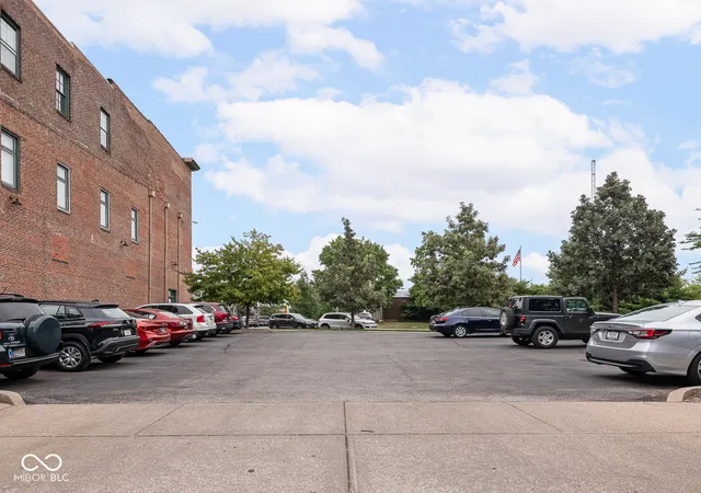 Photo 4 of Condo for sale at 970 Fort Wayne Ave #301, Indianapolis, IN 46202 | MLS# 22116869 | Listing updated on 2026-08-25
