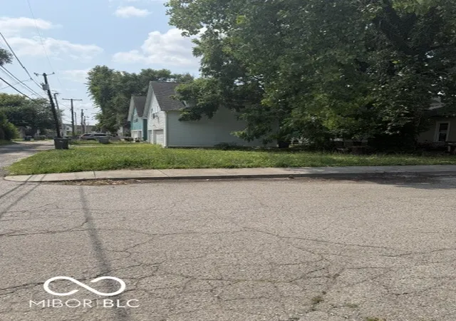 2nd image of 531 E 20th St, Indianapolis, IN 46202 | MLS# 22116899