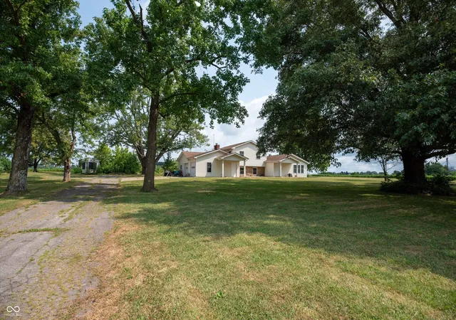 2nd image of 8464 E 25th St, Columbus, IN 47203 | MLS# 22116911