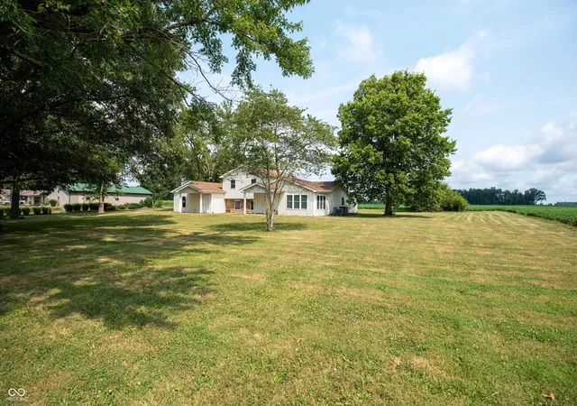 Photo 4 of Single family home for sale at 8464 E 25th Street, Columbus, IN 47203 | MLS# 22116911 | Listing updated on 2026-08-02