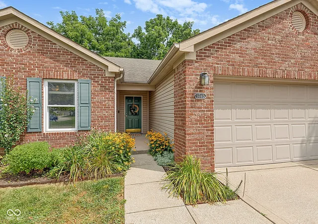2nd image of 5742 Blackley Ln, Indianapolis, IN 46254 | MLS# 22116918