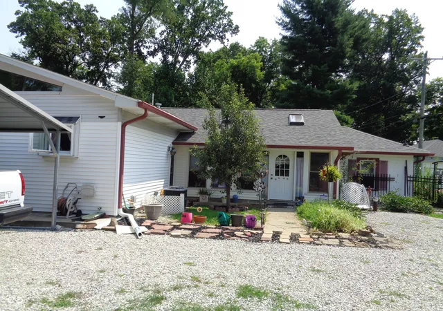 Photo 2 of Single family home for sale at 4021 E Park Ave, Terre Haute, IN 47805 | MLS# 22116922 | Listing updated on 2026-09-08