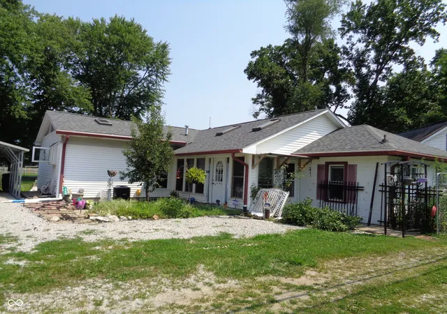 Photo 3 of Single family home for sale at 4021 E Park Ave, Terre Haute, IN 47805 | MLS# 22116922 | Listing updated on 2026-09-08