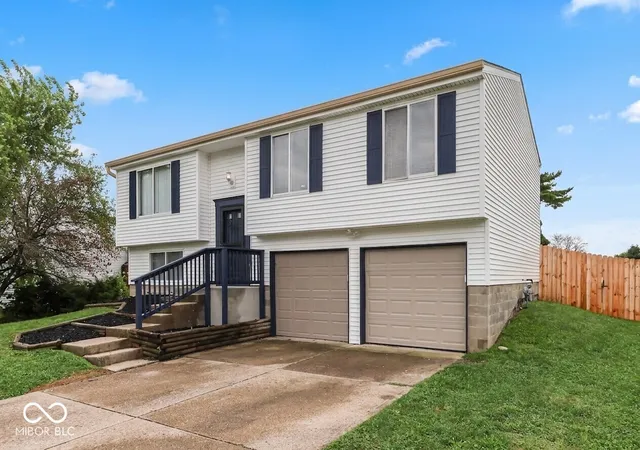 Photo 3 of Sale Pending at 11409 Dunshire Dr, Indianapolis, IN 46229 | MLS# 22116930 | Listing updated on 2026-09-11