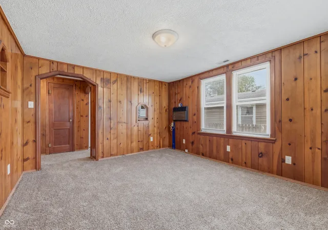 Photo 4 of Single family home for sale at 2618 E 8th Street, Anderson, IN 46012 | MLS# 22116935 | Listing updated on 2026-08-14