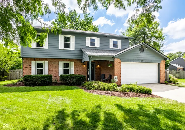 2nd image of 25 Village Pl, Zionsville, IN 46077 | MLS# 22116952