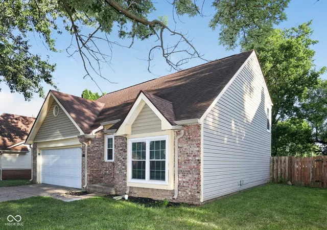 2nd image of 10165 Park Stream Dr, Indianapolis, IN 46229 | MLS# 22116960
