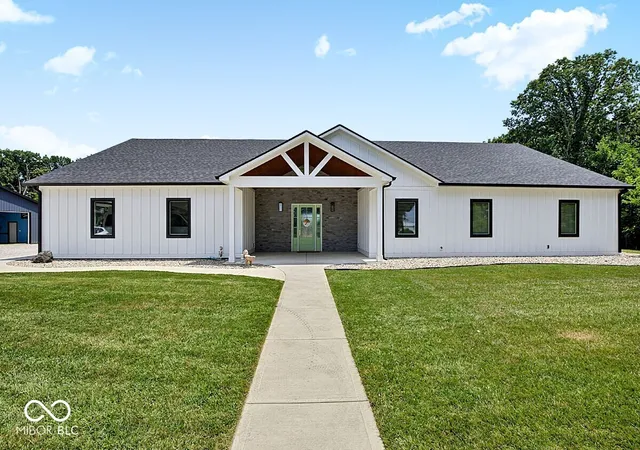 2nd image of 1325 Middle Jamestown Rd, Lebanon, IN 46052 | MLS# 22116966