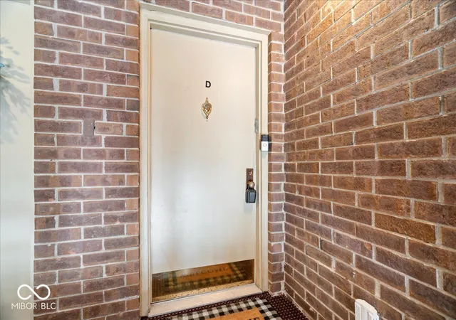 2nd image of 203 Bluffs Cir #D, Noblesville, IN 46062 | MLS# 22116974