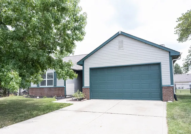1st image of 136 E Lullaby Ct, Greenfield, IN 46140 | MLS# 22116978