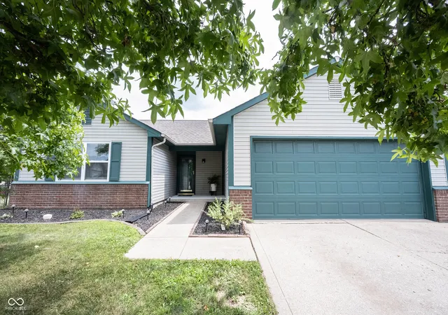 2nd image of 136 E Lullaby Ct, Greenfield, IN 46140 | MLS# 22116978