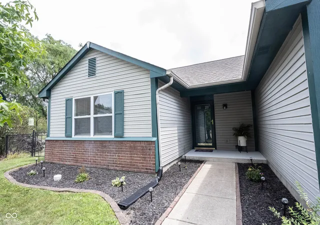 3rd image of 136 E Lullaby Ct, Greenfield, IN 46140 | MLS# 22116978