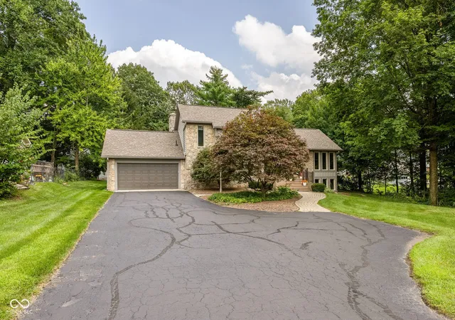 Photo 3 of Sale Pending at 13687 Oak Ridge Rd, Carmel, IN 46032 | MLS# 22116998 | Listing updated on 2026-08-12