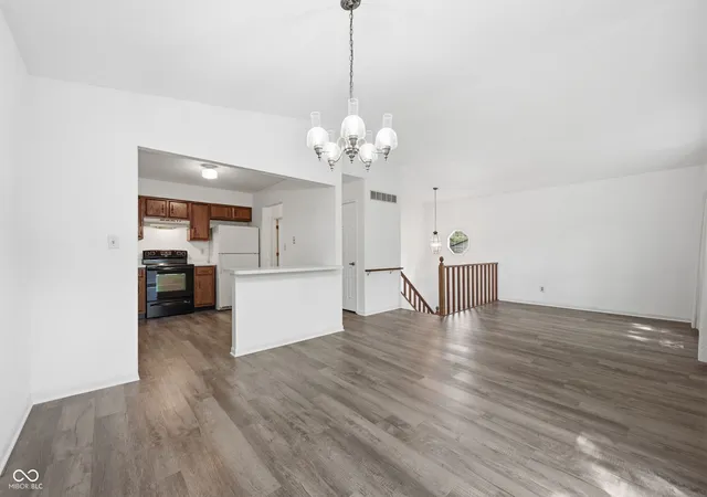 4th image of 9267 Cinnebar Dr, Indianapolis, IN 46268 | MLS# 22117002
