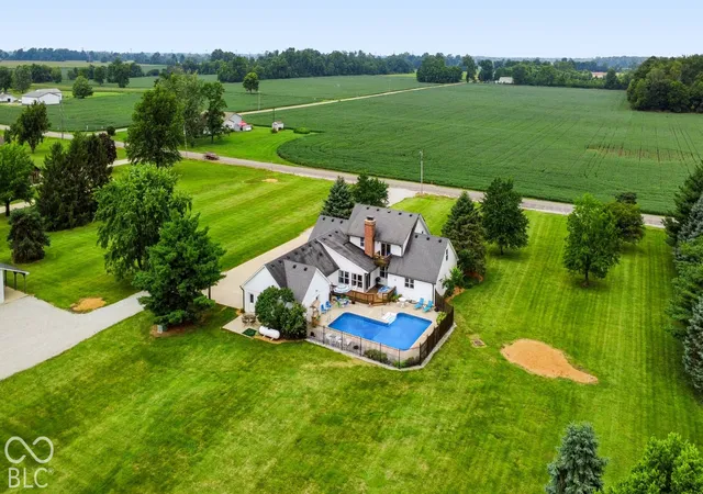Photo 2 of Single family home for sale at 1595 N 400 West, Greenfield, IN 46140 | MLS# 22117017 | Listing updated on 2026-10-05