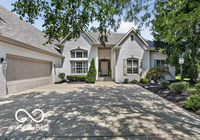 3rd image of 10504 Chestnut Hill Cir, Fishers, IN 46037 | MLS# 22117033