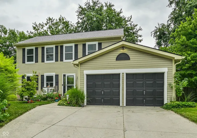 1st image of 909 Farmview Ln, Carmel, IN 46032 | MLS# 22117047