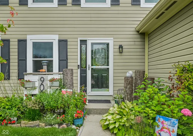 3rd image of 909 Farmview Ln, Carmel, IN 46032 | MLS# 22117047