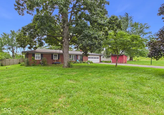 Photo 2 of Single family home for sale at 5107 W Hickory Ln, Anderson, IN 46011 | MLS# 22117061 | Listing updated on 2026-10-02
