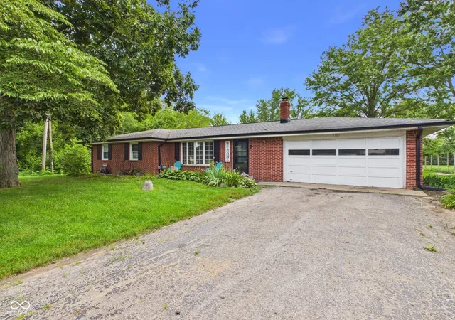 Photo 3 of Single family home for sale at 5107 W Hickory Ln, Anderson, IN 46011 | MLS# 22117061 | Listing updated on 2026-10-02