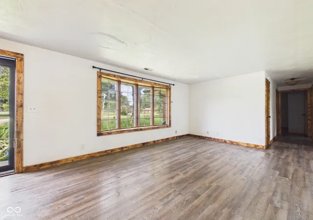 Photo 4 of Single family home for sale at 5107 W Hickory Ln, Anderson, IN 46011 | MLS# 22117061 | Listing updated on 2026-10-02