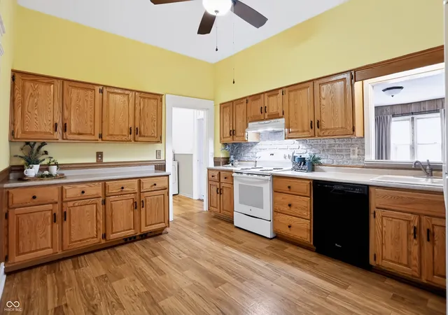 Photo 3 of Sale Pending at 209 N Pennsylvania St, Greenfield, IN 46140 | MLS# 22117063 | Listing updated on 2026-09-23