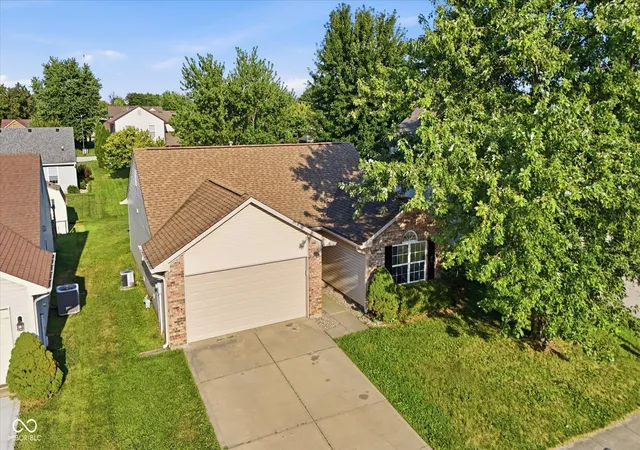4th image of 13083 N Sterling Cmns, Fishers, IN 46038 | MLS# 22117066