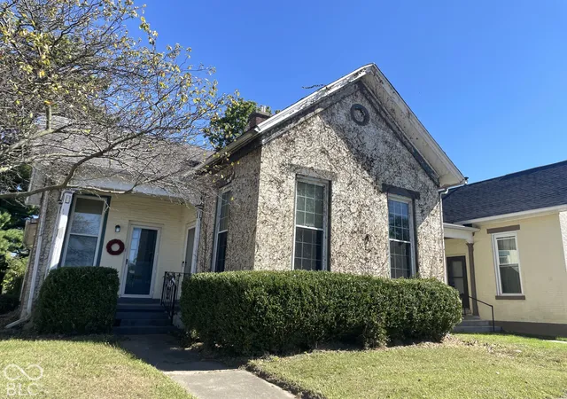Photo 2 of Single family home for sale at 501 S Chestnut, Seymour, IN 47274 | MLS# 22117071 | Listing updated on 2026-10-07