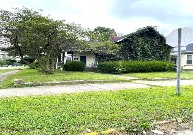 Photo 3 of Single family home for sale at 501 S Chestnut, Seymour, IN 47274 | MLS# 22117071 | Listing updated on 2026-07-31
