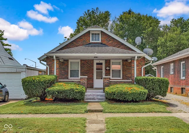 1st image of 1825 8th St, Columbus, IN 47201 | MLS# 22117074