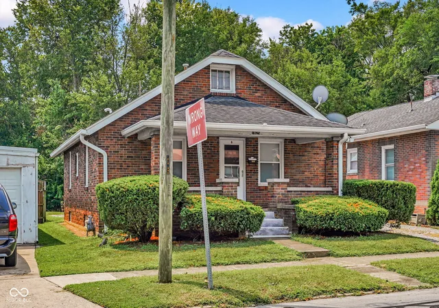 2nd image of 1825 8th St, Columbus, IN 47201 | MLS# 22117074