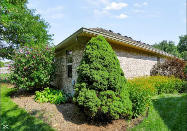 61st image of 8128 Meadow Bend Dr, Indianapolis, IN 46259 | MLS# 22117078