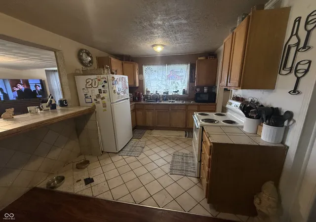 5th image of 17 W Oak St, Orestes, IN 46063 | MLS# 22117092